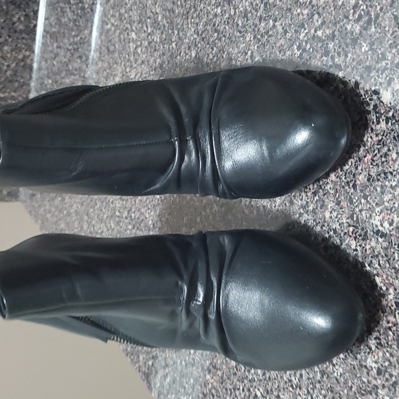 Aldo Sleek Black Leather Ankle Booties - Picture 2 of 5